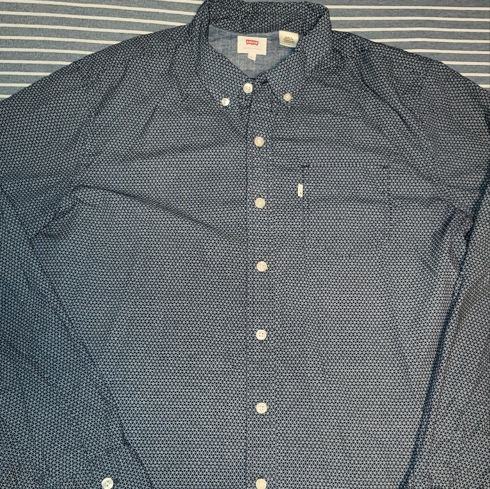 Men's Levi's button up shirt large